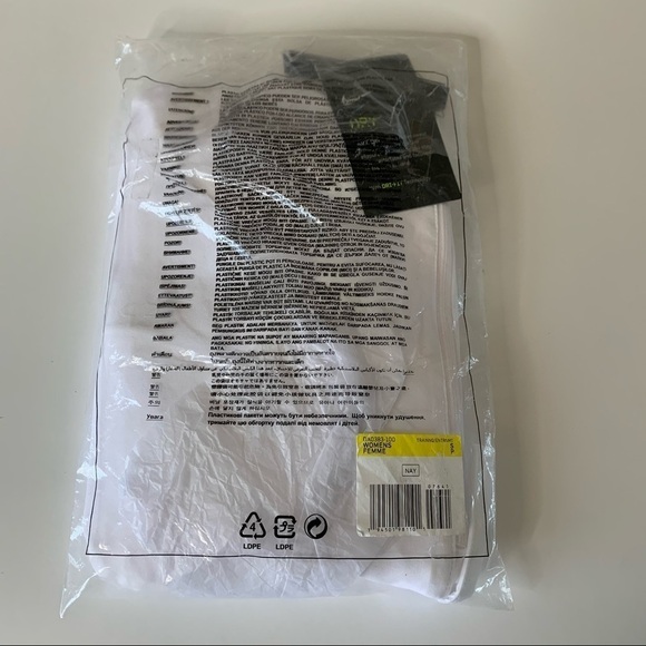 Nike Pro Dri Fit NWT Packable Lightweight Jacket - Picture 14 of 15